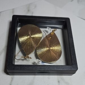 Elegant Gold Teardrop Earrings